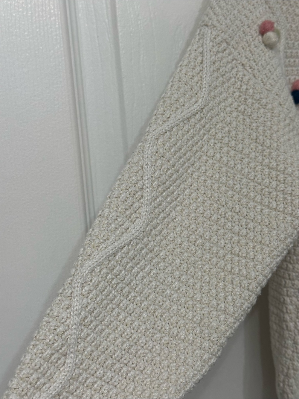 New Girls Wavy Cable Knit Pom Pom Cardigan Beige Size 5t Wooden Button Sweater - Picture 6 of 8